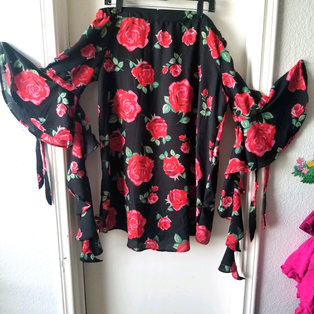 Off- Shoulder Flare Sleeve Top